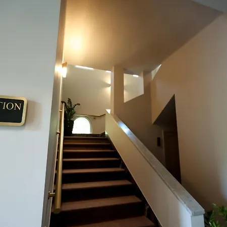 Padam Boutique 4* Tirana