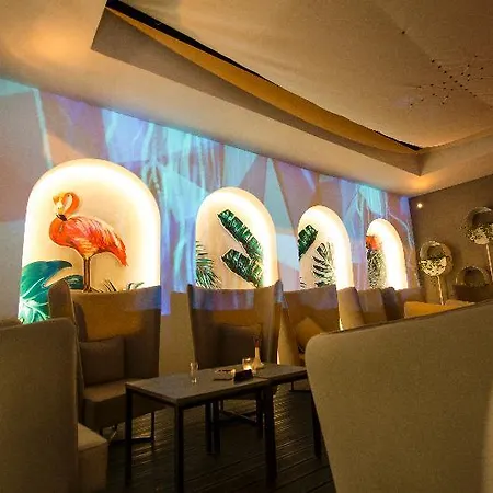 帕达姆精品酒店 4* 地拉那